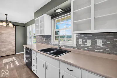 10847 Greendale Drive, Seymour - 6