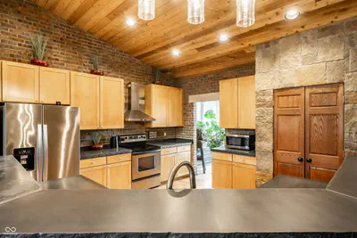 15058 Newburyport Drive, Fishers - 17