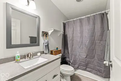 9444 N Gray Avenue, Unionville - 24
