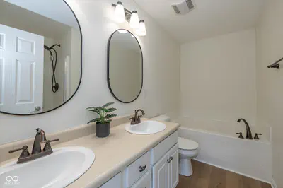 6129 Green Glade Drive, Whitestown - 12