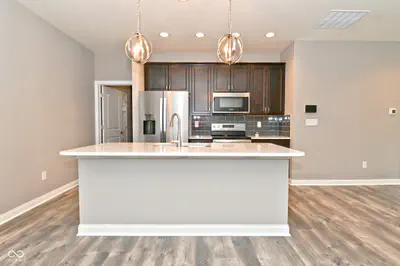 9170 Hedley Way E, Avon - 6
