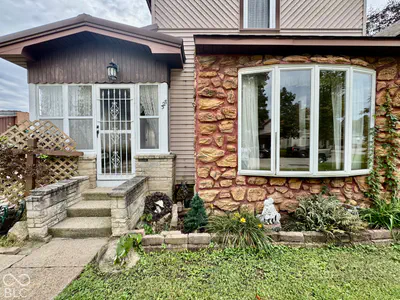 327 W 5th, Peru - 2