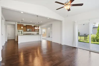 8752 Windpointe Pass, Zionsville - 5