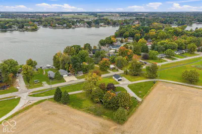22585 Vos Hiatt Avenue, Cicero - 55