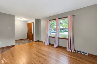 7652 Lindsay Drive, Indianapolis - 3