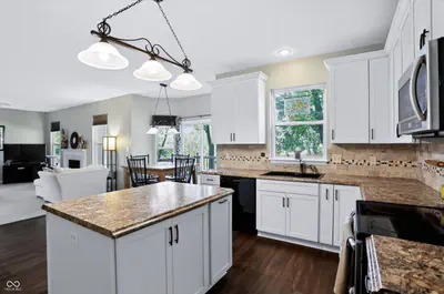 11810 Queenwood Court, Fishers - 23