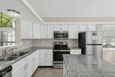 1102 Winding Hart Drive, Indianapolis - 12