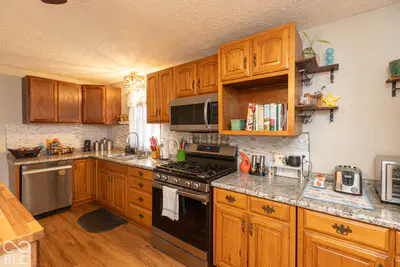 1003 Center Street, Seymour - 9