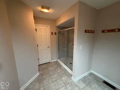 2065 Oldfields Circle South Drive, Indianapolis - 16