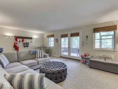 6250 Grosbeak Court, Nineveh - 64