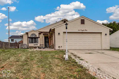 625 Woods Crossing Drive, Indianapolis - 2