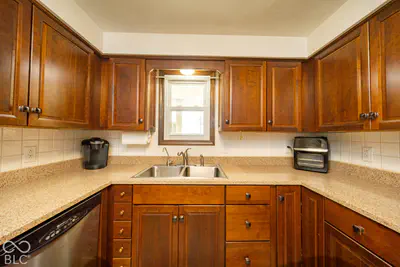 10664 S 9 W, Pendleton - 13