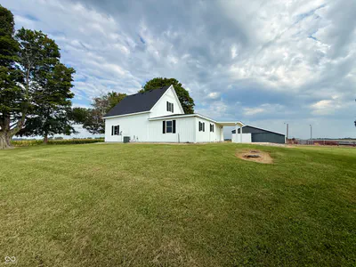 3905 900, Thorntown - 4