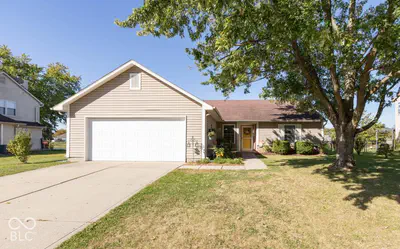 552 Nicole Boulevard, Avon