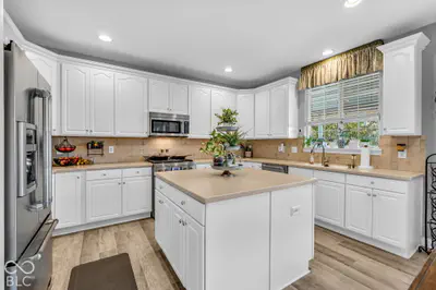8328 Westcliffe Drive, Avon - 17