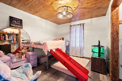 410 Main Street, English - 30