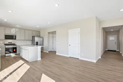 1093 Blackstone Avenue, Franklin - 13