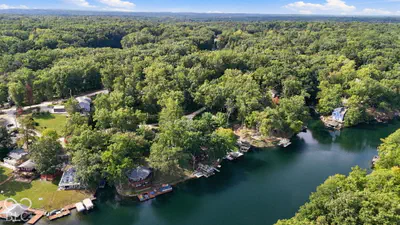 6272 Grosbeak Court, Nineveh - 61