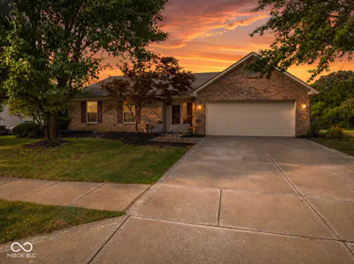 10121 Cornith Way, Avon