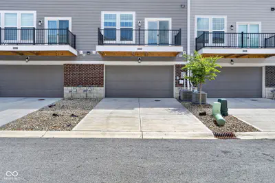 13823 Gatsby Drive, Fishers - 33