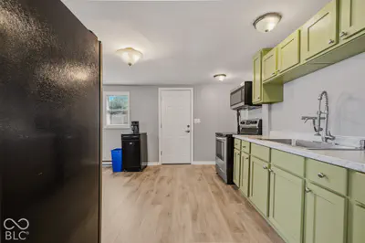 723 Oak Street, Seymour - 14