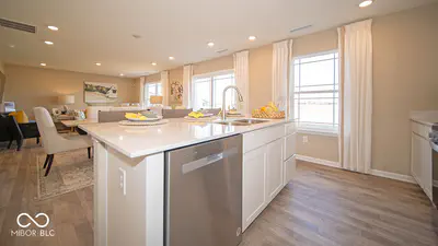 6096 Camarillo Drive, Whitestown - 10