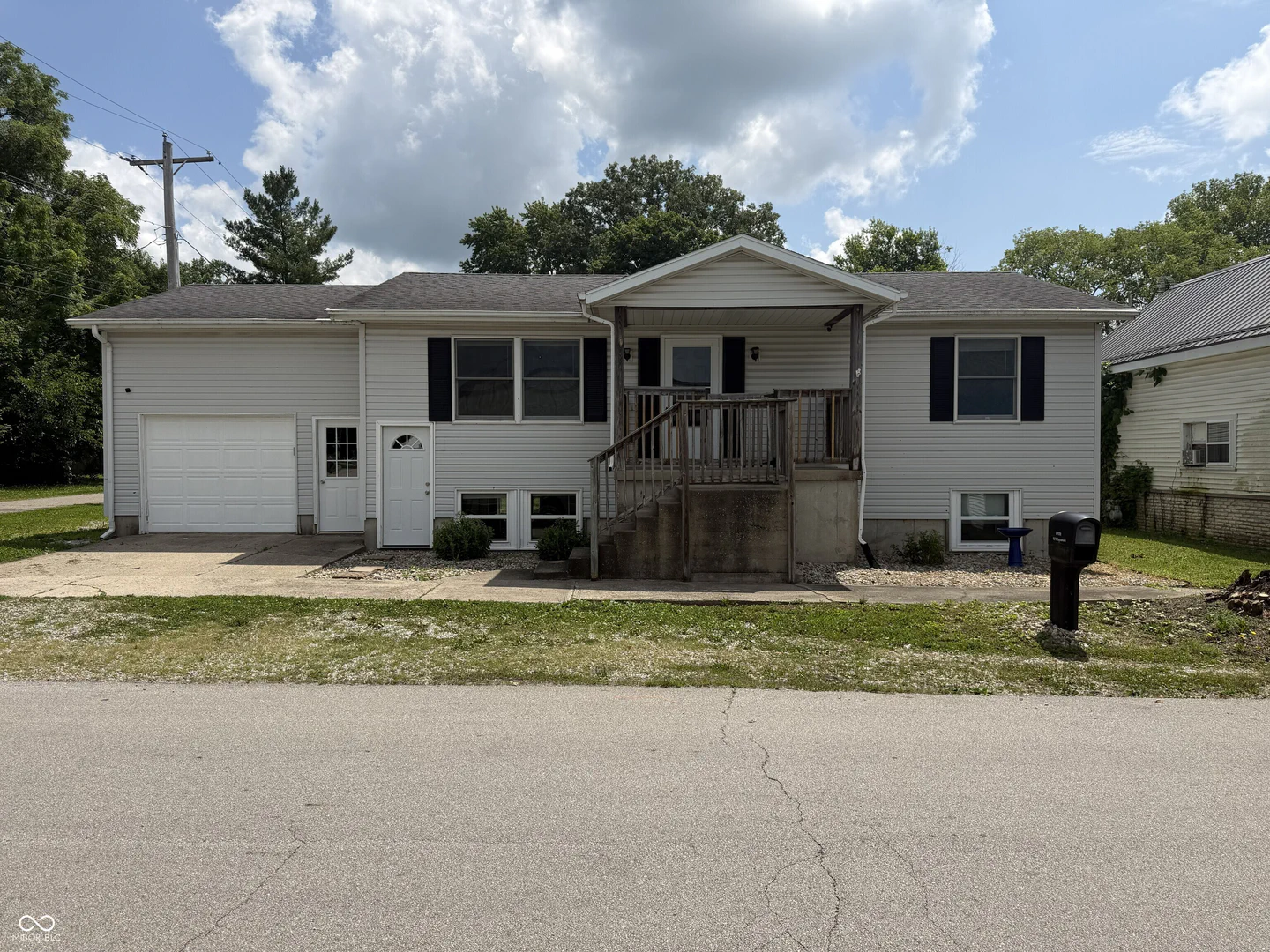 423 Sycamore Street, Ladoga