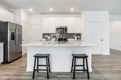 10038 Sundley Drive, Indianapolis - 13