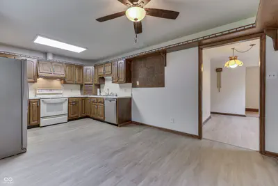 703 Hillcrest Drive, Greenwood - 10