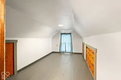 410 Main Street, English - 37