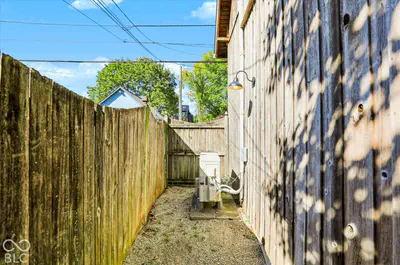 1114 Saint Clair Street, Indianapolis - 86