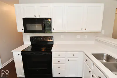 5524 Oakcrest Drive, Indianapolis - 17