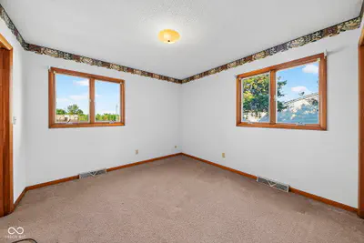 910 W Walnut, Rockville - 23