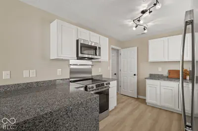 9904 Comb Run Court, Avon - 5