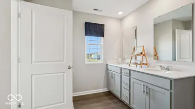 195 Springfield Crossing, Greenfield - 44