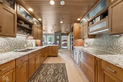 7101 Augusta Boulevard, Yorktown - 18