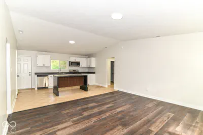 9226 Rochelle Drive, Indianapolis - 4