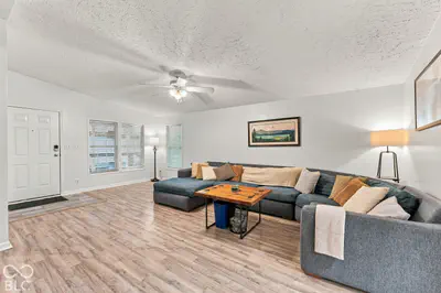 9444 N Gray Avenue, Unionville - 7