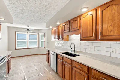 2611 Conestoga Court, Newburgh - 13
