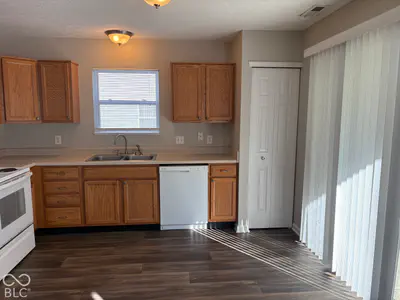 8221 Twin River Drive, Indianapolis - 10
