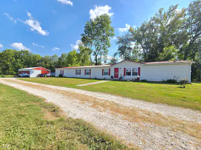 9099 Pipe Creek Road, Metamora