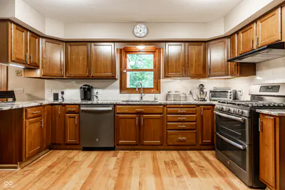 1653 300, Greenfield - 17