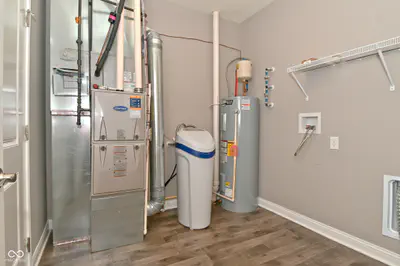9170 Hedley Way E, Avon - 15