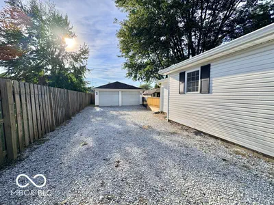 5717 Clover Maple Drive, Fairland - 5