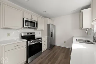 2420 E Mill Stream Drive, Greenfield - 14