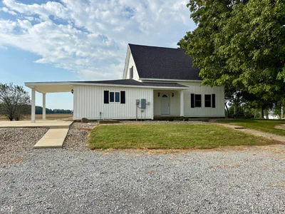 3905 900, Thorntown