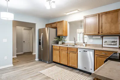 6115 Green Glade Drive, Whitestown - 10