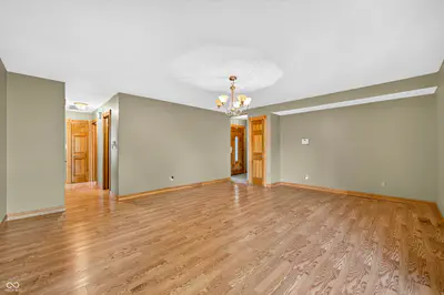 2846 Hillside Drive, Bedford - 9