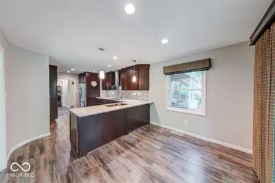 12 Mill Run Court, Fishers - 2