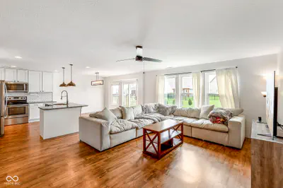 5571 W Woodhaven Drive, McCordsville - 3